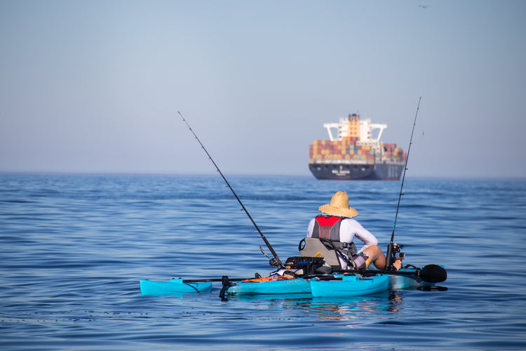 Discover the best kayak fishing tips for beginners with Vanhunks! Catch more fish and master your angling skills on the water. Read our top 8 tips now!